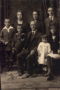 1920 Famiglia Panero nonna Lilly, la prima a dx